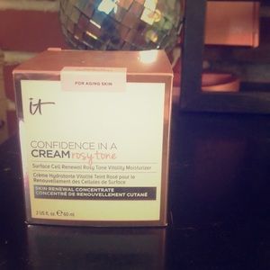 IT confidence in a cream (rosy tone)